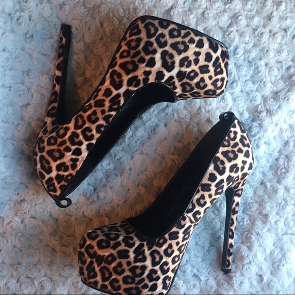 NWOT Qupid Leopard Print High Heels - Picture 2 of 8